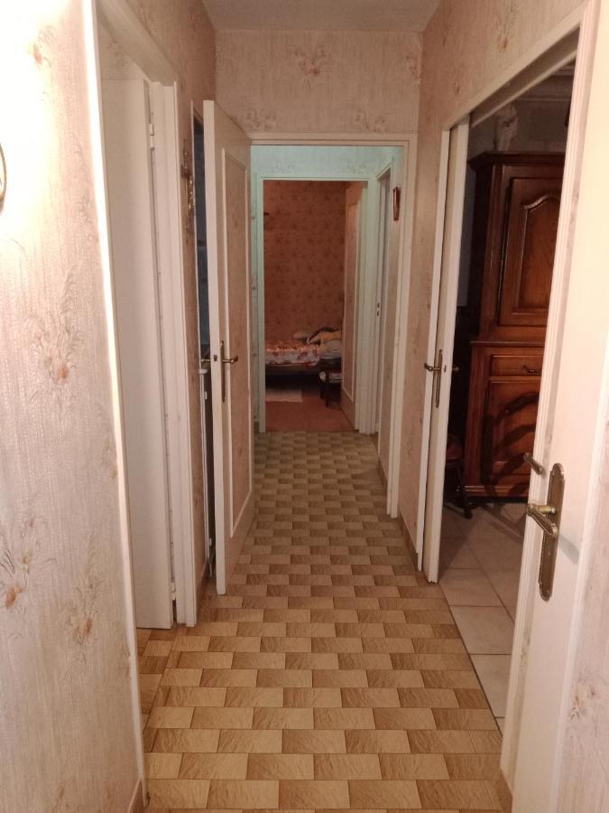 Maison Entiere Avec Parking, Garage Et Jardin Монлюсон Екстер'єр фото