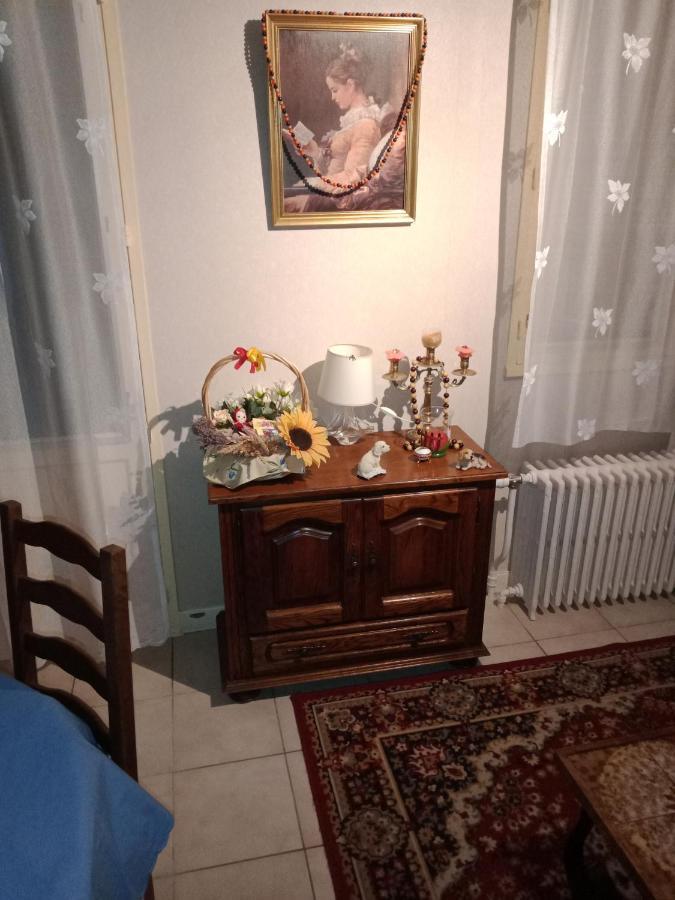 Maison Entiere Avec Parking, Garage Et Jardin Монлюсон Екстер'єр фото