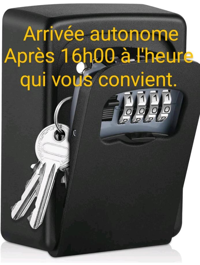 Maison Entiere Avec Parking, Garage Et Jardin Монлюсон Екстер'єр фото